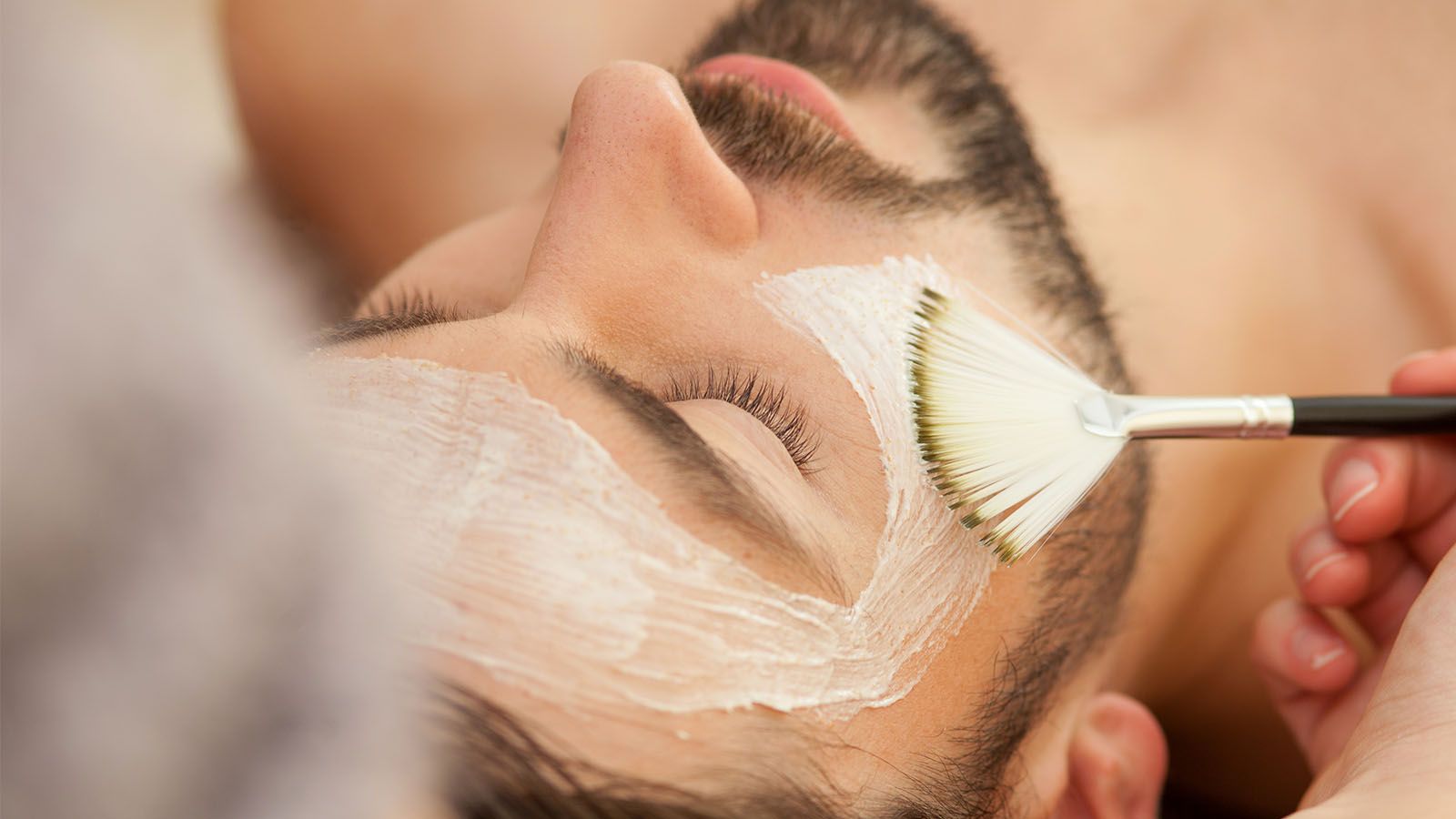Vital Renew Facial for men at Men's Bodyland Rotterdam